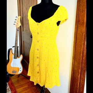 💛✴️Adorable Lush Yellow Sun Dress🌻🌼